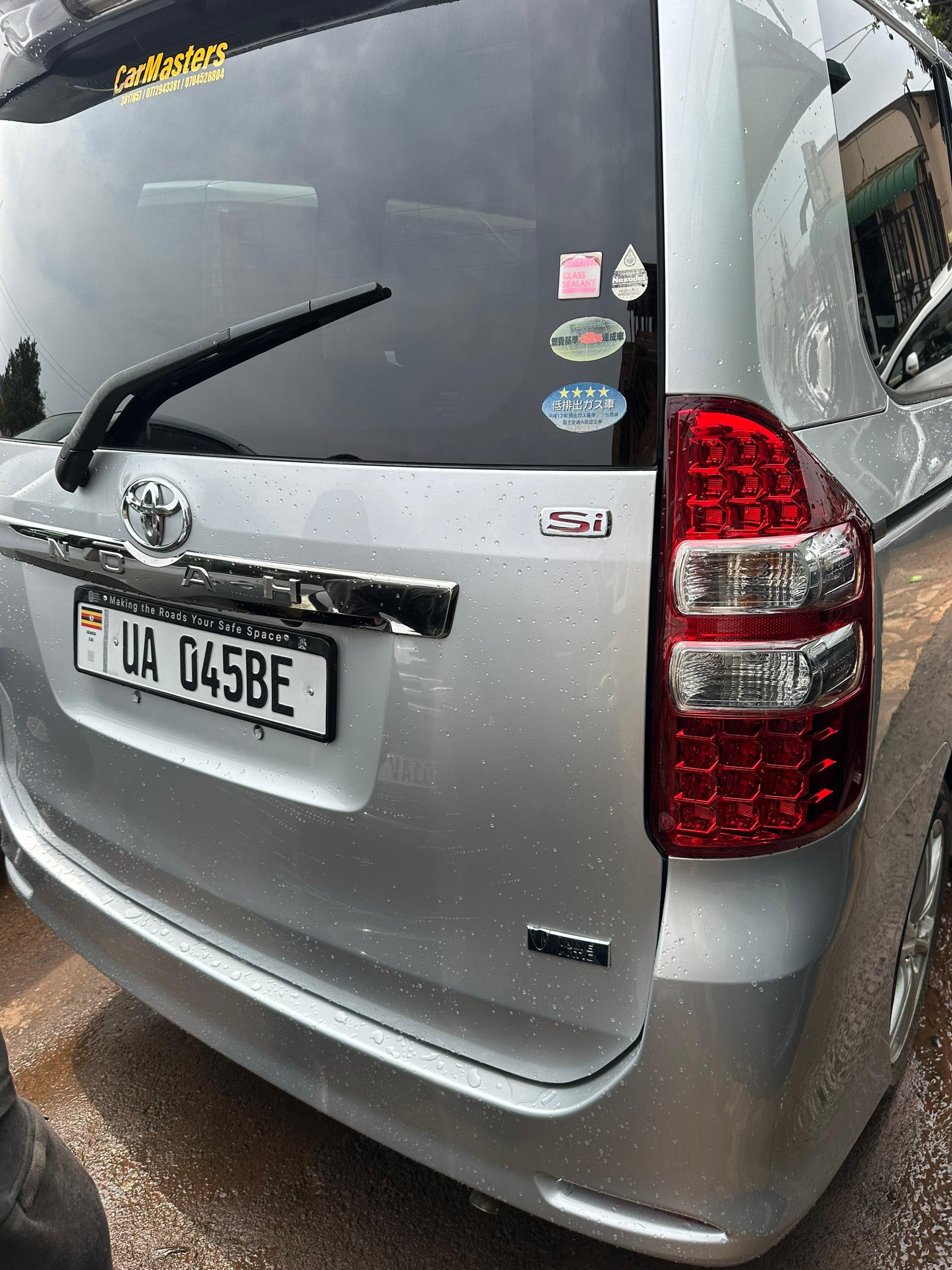 Toyota Noah (Si trim)